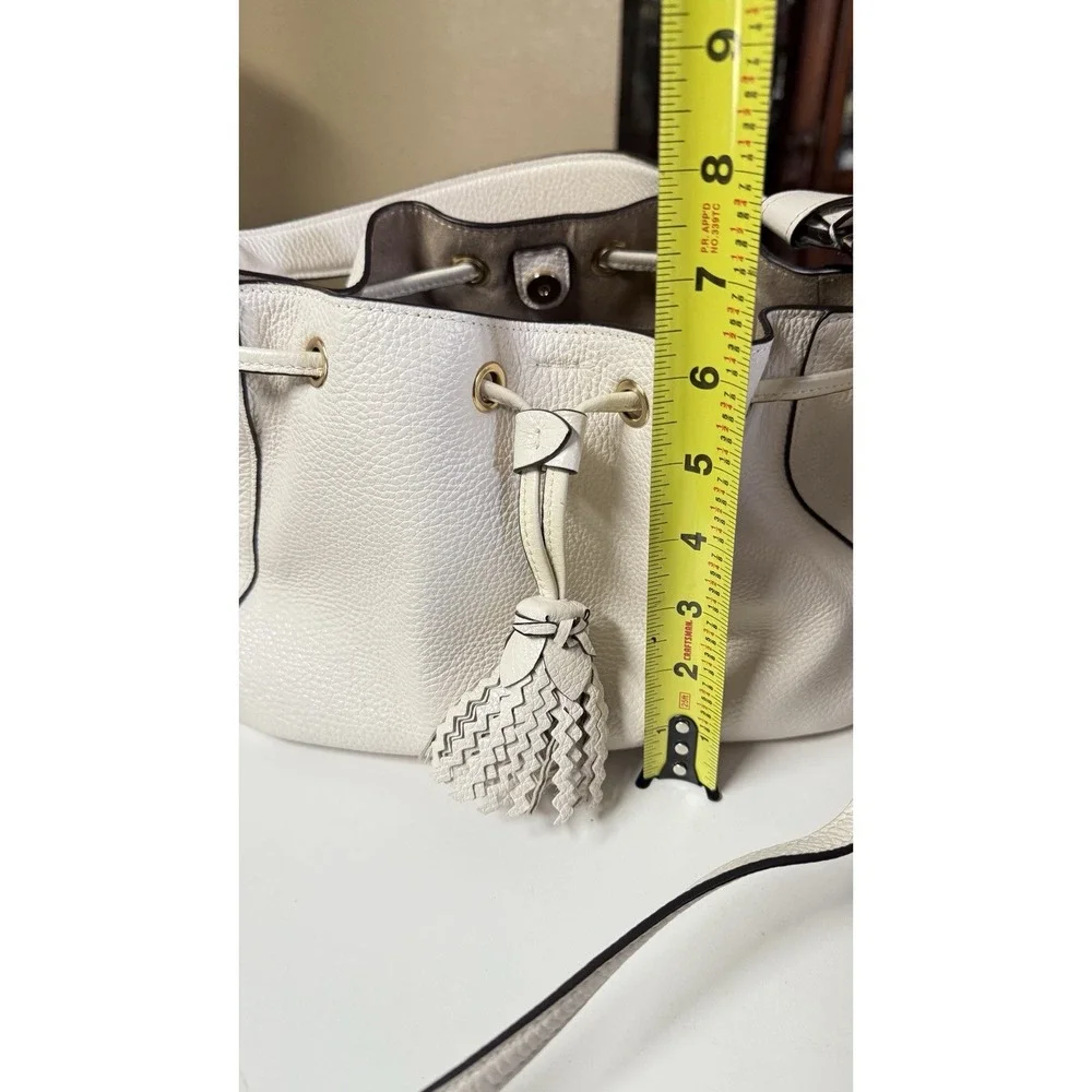 Coach Everly Drawstring Shoulder Bag C5671 Chalk Pebbled Leather Women's Purse‎